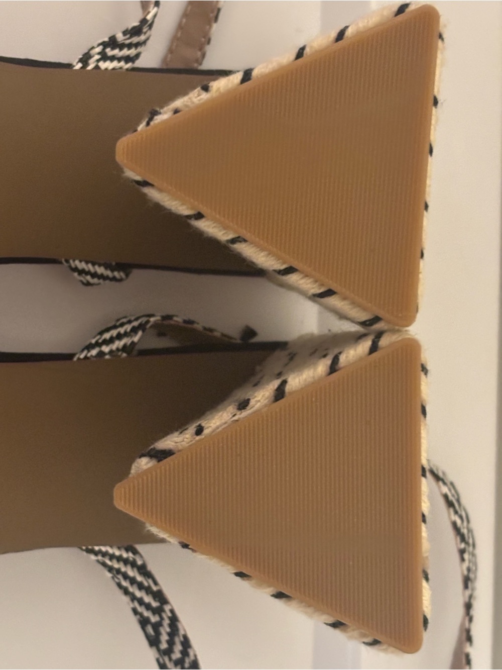 Betsey Johnson Women’s Anckor Heeled Seashell Sandal size 7 1/2 - Picture 3 of 8
